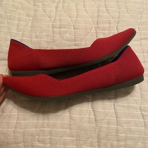 Rothys size 6 red point flat